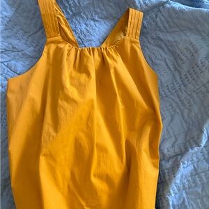 Banana Republic EUC lined top. Love gathered neckline and sexy twist in back!